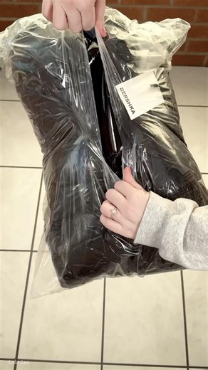 Unboxing my NEW Shiny Puffer Coat ✨🖤#unboxing #haul #unbox #puffercoat #shiny #shinycoat #fyp