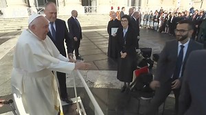 2.3K views · 97 reactions |  Suivez l’#AudienceGénérale avec le pape François depuis la place Saint-Pierre.  En direct sur KTO et https://youtube.com/live/8fiWmEo77zE | KTO Télévision Catholique | Facebook