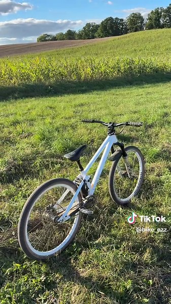 Stitched 720: Mastering Slopestyle Bike Techniques