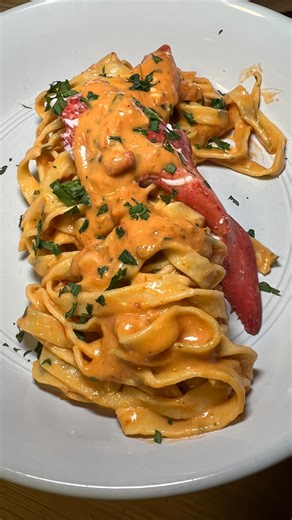 Jessica Leigh on Instagram: "Spicy vodka lobster sauce over homemade fettuccine ❤️ The best fresh lobster delivered right to my doorstep from @lobsterboysteam 🙌🏼 use promo code JESSICA15 to get 15% off your order The lobster had sweet succulent meat and embodied the essence of the sea 🥰the vibrant red shell when cooked was beautiful . . #lobsterboysupperclub #lobsterboys #lobster #fresh #seafood #dinner #inspo #ny #newyork #christmas #holiday #holidays #party #food #foodlover #pasta #italian