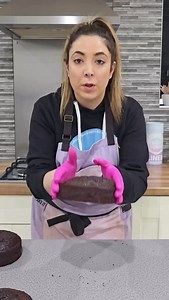 203K views · 18K reactions | How to level your cakes properly 珞 Always level your cakes before using them in the Frost Form for the most beatiful cake slices and even layers! What other helpful tutorials would you like to see from Liz & Allie??  www.frostform.com | Frost Form | Facebook