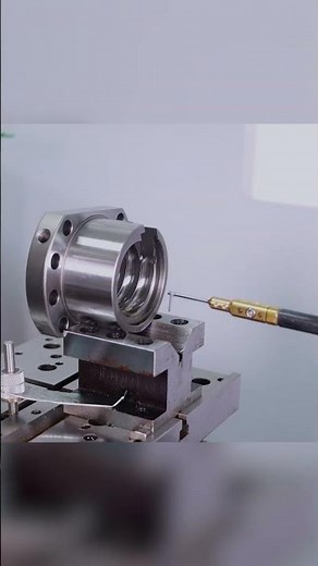 Here's the internal thread grinding session for the nut of the screw. What do you think? #screw