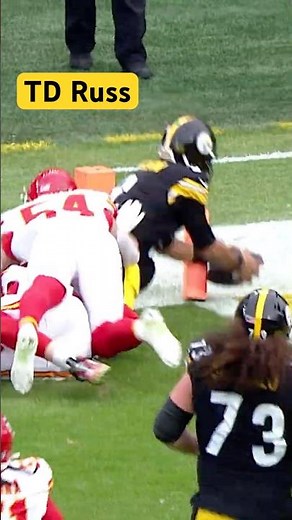 TOUCHDOWN RUSSELL WILSON 🙌 #KCvsPIT on Netflix #steelers #nfl #shorts