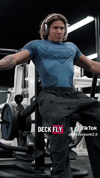 Chest 101 in 30 seconds | Incline DB Press