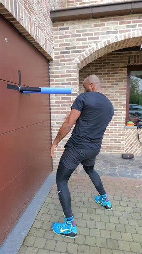 50K views · 669 reactions | How to protect your back #boxinglife #boxing #boxingtraining #boxinggym #boxingworkout #boxeo #boxingday #boxinggloves #boxingworld #boxingnews #mma #boxingcoach #boxinghype #fitness #fight #boxer #kickboxing #boxinglifestyle #boxingfans #ufc #training #muaythai #miketyson #boxingfitness #fighter #gym #champion #boxingdrills #boxingfan #knockout #explore | Jonathan Male Jordao | Facebook