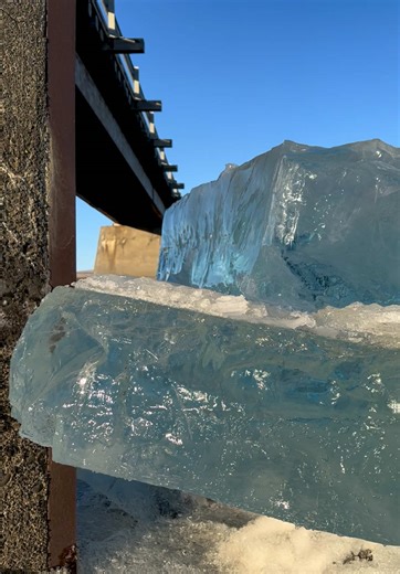 Chunks of ice 🧊 Found a lot of huge chunks of ice on the river banks. #iceland #chunks #ice #bridge