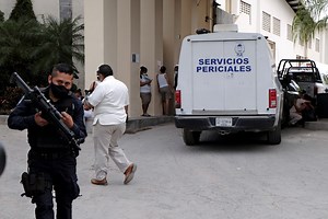 Two suspected gang members killed in beach shooting near Cancun resort in Mexico