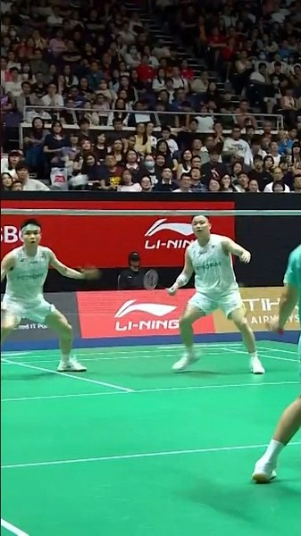 This is what next-level defence looks like! #shorts #badminton #BWF