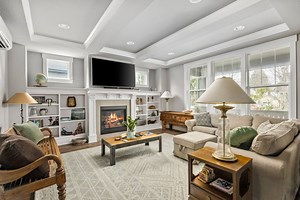 Portland Vacation Rental | Impeccable Sellwood Craftsman, Pet Friendly, Bright and Open, Two Patios, Walk to Food, Drinks, Fun | Tualatin | Home Rental