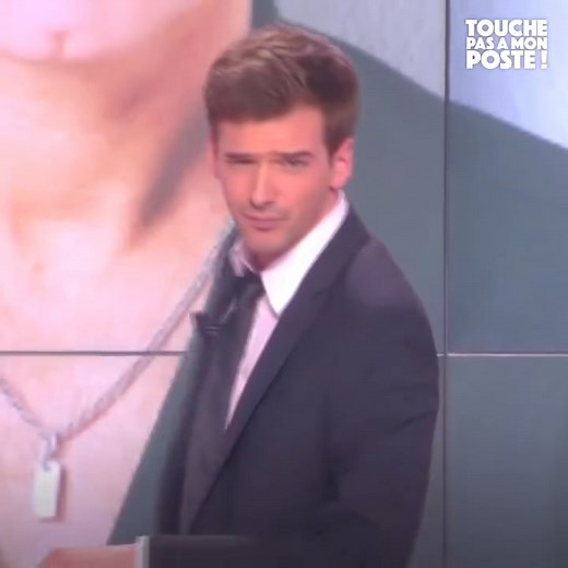 MARC-ANTOINE LE BRET "Solo" Humoriste ou Imitateur ? Connu tout d’abord comme chroniqueur télévisuel ou radiophonique (France 2 – Canal - C 8 – Europe 1 et RTL) On le retrouve désormais « SEUL EN SCENE » mais avec une centaine de voix … Il représente la nouvelle génération des imitateurs – Il vous donne rendez-vous sur la scène « magique » de Dani LARY à BARBIERES dans la Drôme, le VENDREDI 08 NOVEMBRE 2024 #Barbières #Backstage #marcantoineLeBret # humour #imitations | Michel Vagnoux Production