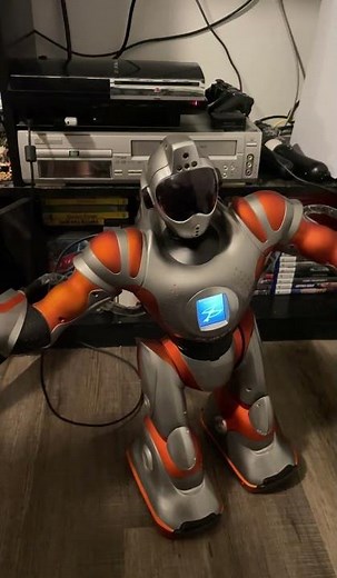RS Media | Robosapien V2 Accurate Dance Recreation progress #robot #robotics #wowwee