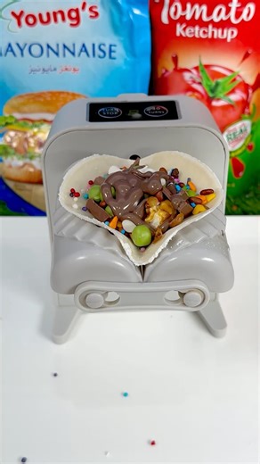 Dumpling making machine #viral #viralvideos #satisfying #shortsviral #yotubeshorts #foryoupage