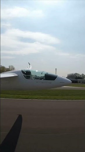 Stemme S12 Low Pass at Aerodrome de Namur | The Most Advanced Glider in Action