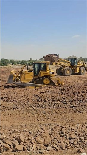 Cat Dozer vs. Cat Loader: Which is the Better Bulldozer?
