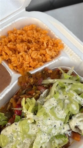 18 reactions | ¿YA SABÍAS DE NUESTROS LONCHES?  Además del guisado, los lonches incluyen una porción de frijoles y una de arroz, ¡disfruta de tus tacos con aún más complementos! ⚡️ También te proporcionamos tortillas y verdura ✔️ ¡Recuerda que también los puedes pedir a domicilio o para llevar! : Lonche de marlin. | Tacos Aaron Río | Facebook