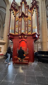 Brett at the 1999 Reil organ in the Bovenkerk (Kampen). A quiet moment that captures the beauty of this instrument. | Hauptwerk