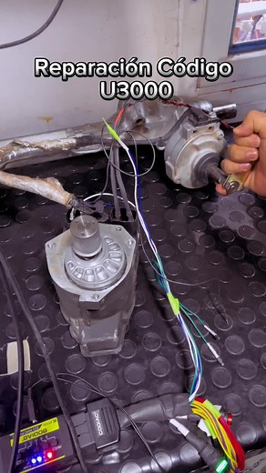 💁🏻‍♂️El código U3000 en Ford, generalmente es causado por un problema interno en el módulo de dirección. Sin embargo, es importante realizar un diagnóstico completo del sistema utilizando un scanner de diagnóstico especializado, para identificar la causa específica del problema en un caso particular. En EKUS contamos con personal calificado y herramientas especializadas para diagnosticar y solucionar este tipo de problemas de manera efectiva.🫱🏼‍🫲🏽✅ #electronicaautomotriz #automotriz #labor