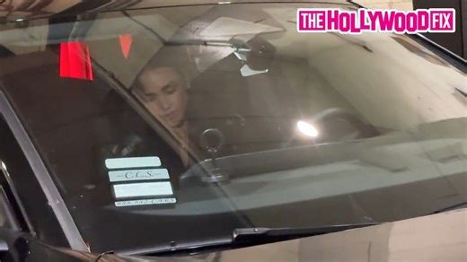 Jessica Alba Slips Out The Backdoor Of Dinner With Friends At Wally's In Beverly Hills, CA | The Hollywood Fix