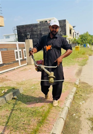 Grass Cutting Machine #gardening #foryou #gardenerteam #tiktokviral #bahriatown