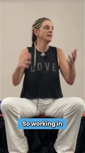 💡 “Gliding isn’t just movement; it’s preparation.” Discover how simple techniques can activate your fascia, stimulate your nervous system, and ease pressure. ✨ Join us and learn how to live pain-free! #ShearForce #FascialTissue #GlidingTechniques #Fibroblasts #NervousSystem #BodyAwareness #SensoryNerves #WellnessJourney #HolisticHealth #MovementScience | MELT Method