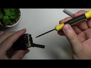 How to Change Battery in Volkswagen Passat Key with Keyless Entry System - Passat B6 Key Battery Fix