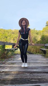 Evening dance in latex on Paradise Island - a sweaty affair 😅 #kgariisland #paradiseisland #kgarifraserisland #fraserisland #travellife #traveldance #travelblogger #australia #vacationmode #vacationvibes #latexinpublic #latexfashion #latexcatsuit #catsuit #riccitauscher #ricci #Likeagirl #sweetandfunny #sweetdancers | Ricci Tauscher