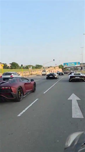 The only fast cars in South Africa , Lamborghini and siyaya (taxi) 😅🔥