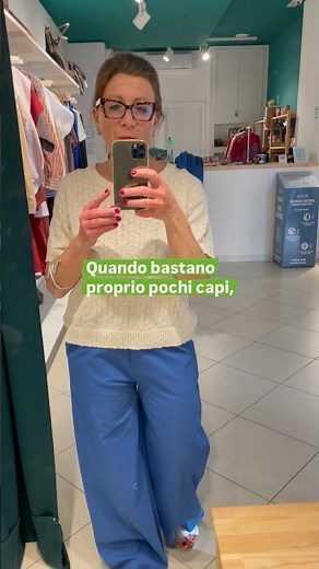 Pantaloni gamba larga blu + top bianco = outfit versatile #fashionshorts #summerlook