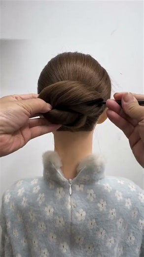 💇‍♀️✨ Sleek Low Bun Hairstyle Tutorial | Smooth Finish, Elegant Look & Perfect Everyday Style 💎