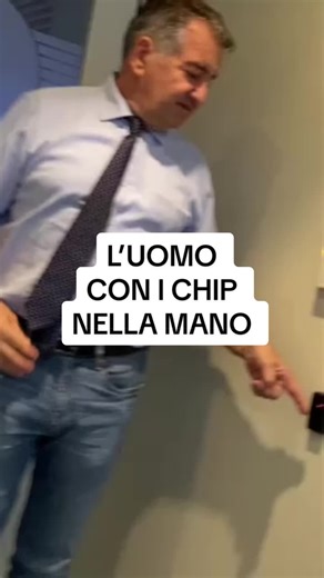 Gianni Donadel di Conegliano e i suoi quattro chip impiantati nella mano