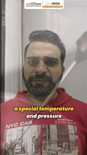 Water Can Boil AND Freeze at the Same Time?! 🤯 (Triple Point Explained)