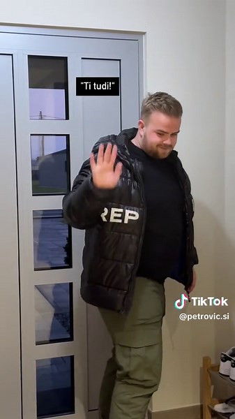 Pes v pisarni: Najboljši dan ali čisti kaos?