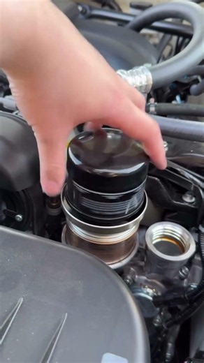 Why Don’t More Cars Put The Oil Filter On Top? 👀🛢️