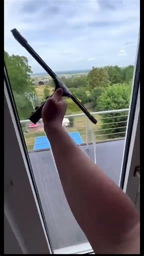 Window Squeegee Cleaning 🪟✨#HouseCleaning#WindowCleaning#SqueegeeCleaning#CleaningTips#shortvideo