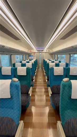 JR高松駅から高知行き《特急しまんと3号》車輌に乗り込み指定席💺へ向かいます😊