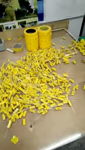 Tap wrapping machine for axial capacitor