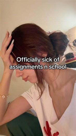 nobody uses PowerPoint anymore bro😭😭 #powerpoint #ppt #presentation #student #assignment