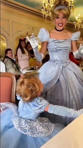 Kids happily meet their favorite disney characters 🥹❤️this little imaginary world is so beautiful