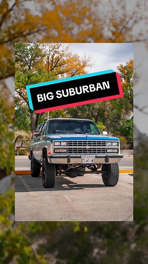 Love me a big ole truck 😁 Beautiful old suburban! Owner was super nice. Glad I ran into you! Mobile lab for the day: @zotic.rentals #chevy #vintagechevy #suburban #7thgensuburban #gmt #trucks #4x4