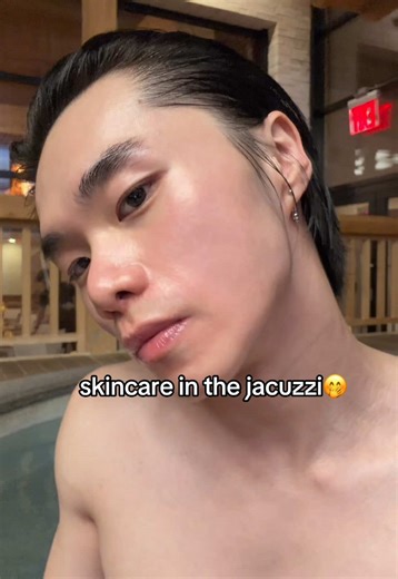 escaped the nyc blizzard, let’s stay hydrated in the jacuzzi🤭 all products: serums @@WELLAGE@@Kiehl's Since 1851 oil AFU cream @@VT Cosmetics US@@dermalogica lip balm @@anua_global