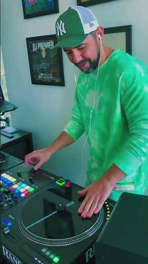 Super fast scratching 🚀🚀🚀 #djshock #scratch #scratchdj