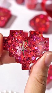 New keychain gift box = the perfect handmade gift for Mom this Mother’s Day. Resin art with meaning. Mini, magical, memorable. 💐✨ #MothersDayGiftIdeas #ResinKeychain #DIYForMom | Resiners_official