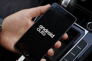 ¿Cómo usar Android en el coche mientras conducimos y sin tocar el móvil?