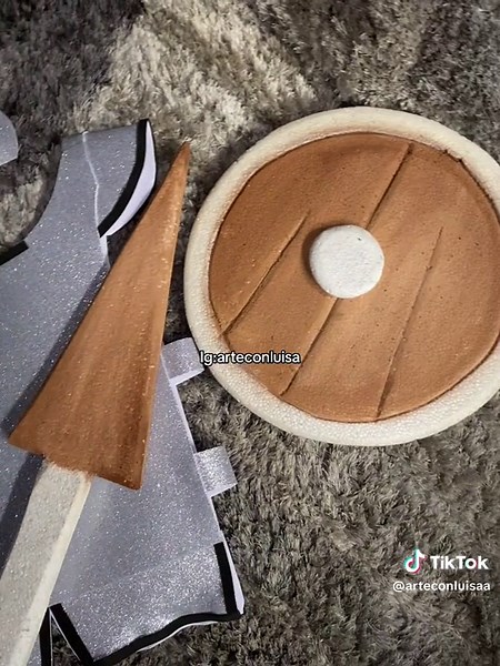 Manualidades con Foami: Traje y Armadura Creativos