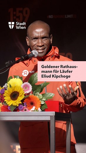 4.2K views · 36 reactions | Eliud Kipchoge hat am 12. Oktober 2019 in Wien Geschichte geschrieben.  Als erster Mensch ist er den Marathon in unter zwei Stunden gelaufen. Für seinen Lauf in exakt 1:59:40,2 Stunden und seine Rolle als Sport-Vorbild hat ihm Bürgermeister Michael Ludwig den Goldenen Rathausmann verliehen.  #viennacitymarathon #eliudkipchoge #weltrekord #stadtwien | Stadt Wien | Facebook