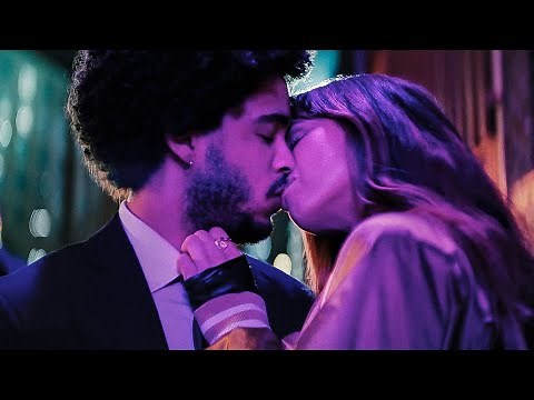 Night Teeth 2021 First Kiss - Benny and Blaire (Debby Ryan)