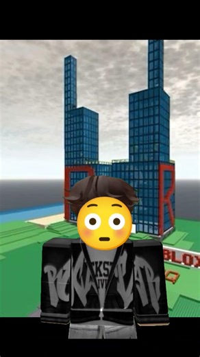 Jiggle physics in Roblox?😝 #roblox #robloxmemes #viral