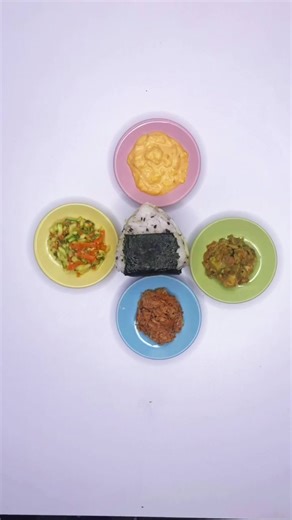 🧧💮🍙nada de “3 coffees no lunch” aquí no mi ciela, aquí si pides un combo de onigiris te llevas de regalo un pañuelo 🍙💮🧧 así que ven a visitarnooos :-) en la guerrero