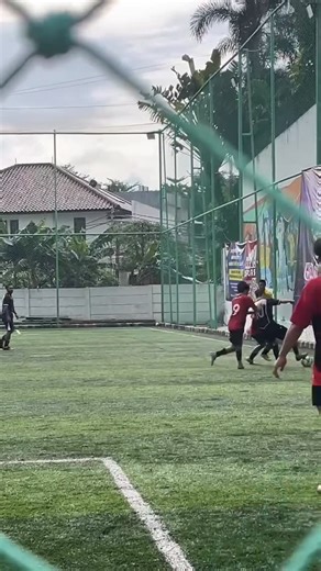 Highlander Football Club on Instagram: "Dia yang kesandung angin dia yang kesel🤣🤣🤣 #minisoccer #football #sportif #unsportsmanlike #kalahcengeng #SameResults #JANGAN!!!! #JuaraGrupBebas #GaSukaDMAja"