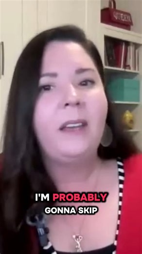 Insurance Sales Queen | Insurance Expert & Training on Instagram: "Match your client's communication style If they reply by text, stick to text. If they email, don't overdo it. Meet clients where they are and save phone calls for things that actually need to happen live, like sensitive information and payments. #insuranceagent #insuranceagents #insuranceagentlife"